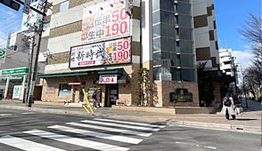 セレクトン福島の前を渡って左に曲がり直進します